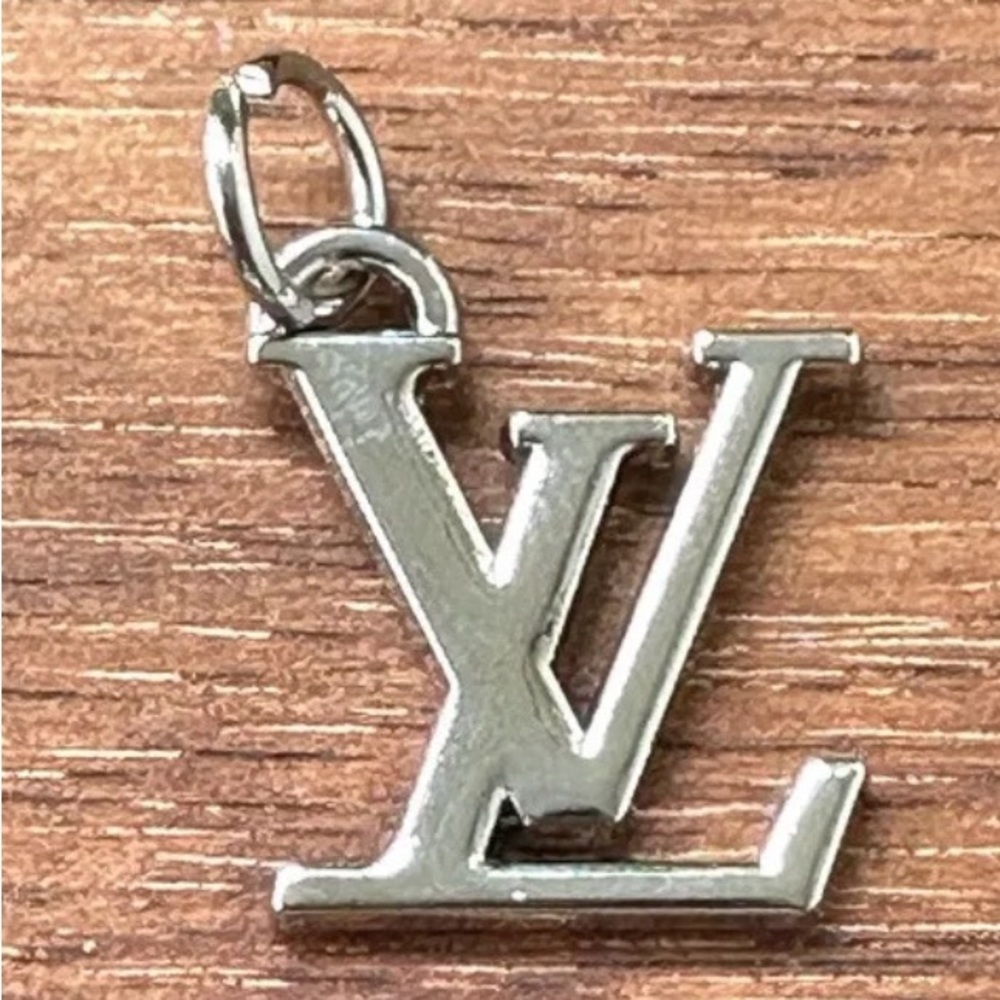 Lv charm - Picture 2 of 3